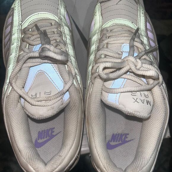 Nike Women's White and Cream Trainers - Picture 8 of 8